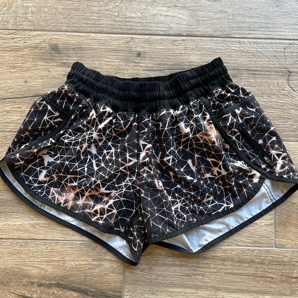 Lululemon Tracker 4” Shorts size 10